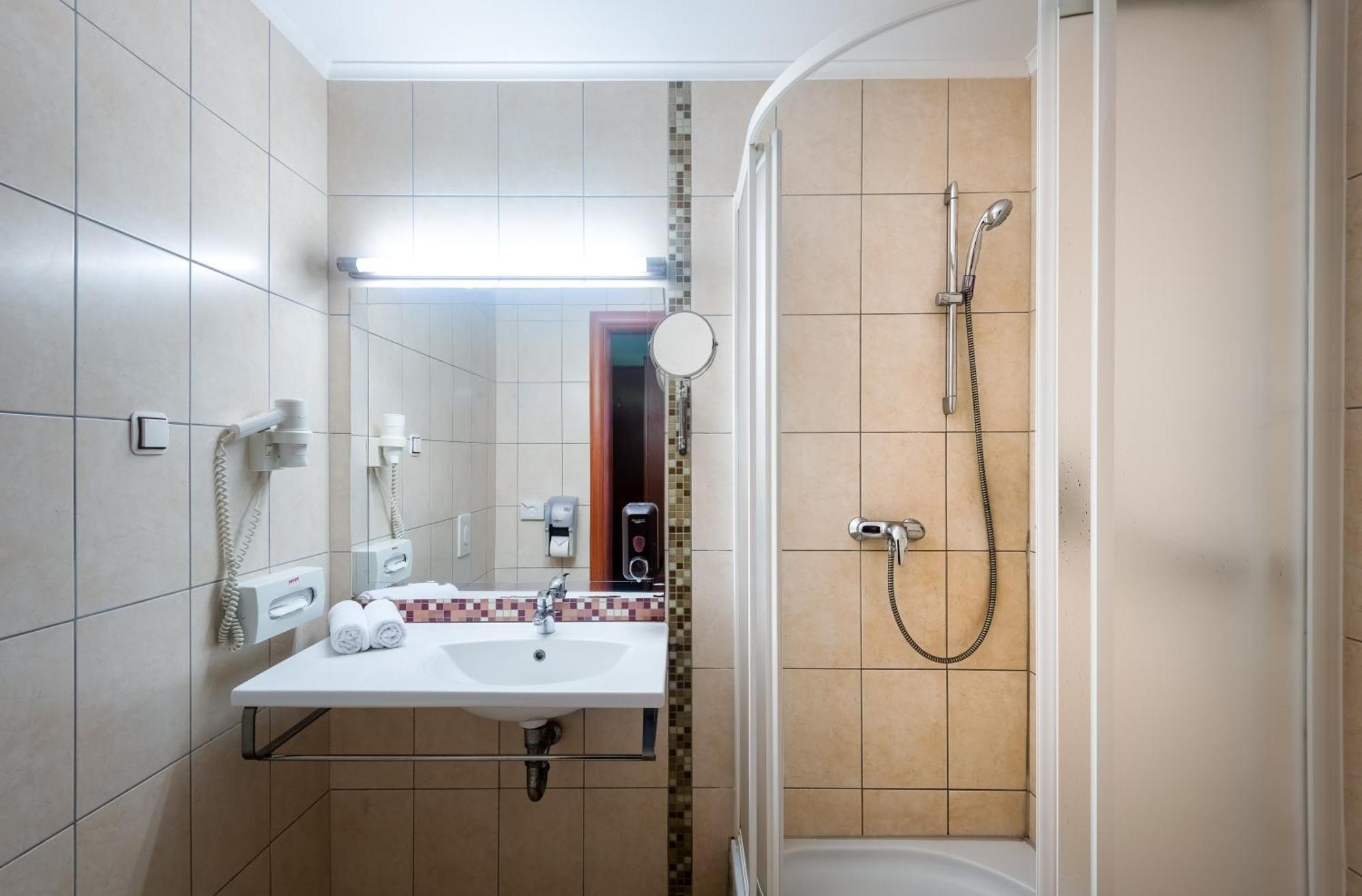 Aquarell Hotel Cegléd Eksteriør bilde