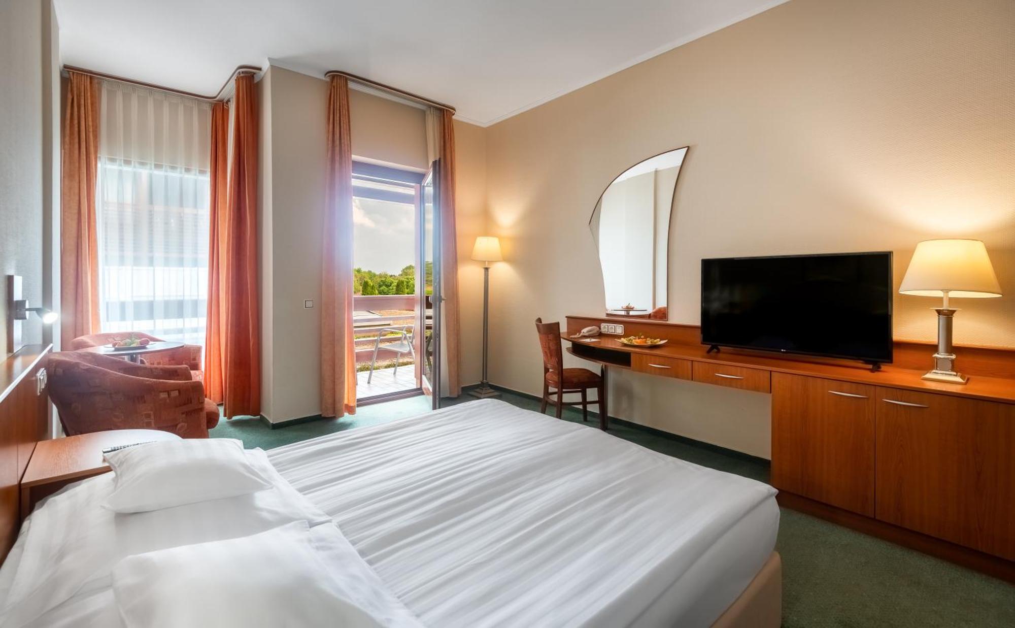 Aquarell Hotel Cegléd Eksteriør bilde