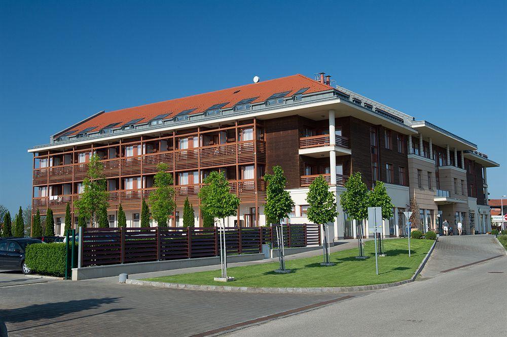 Aquarell Hotel Cegléd Eksteriør bilde